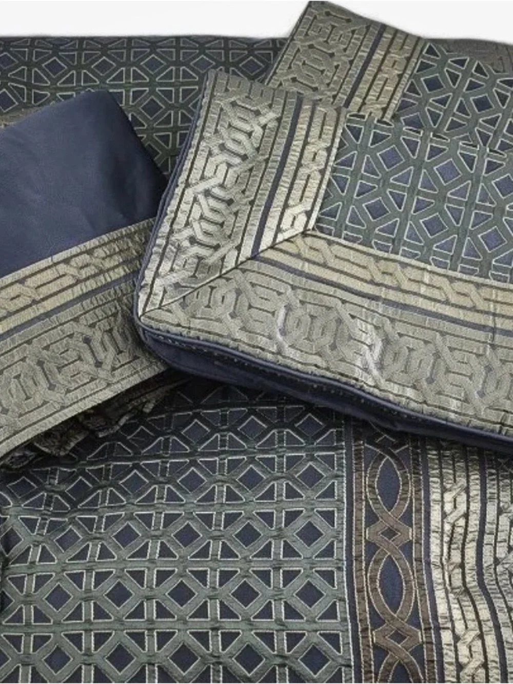 J. Queen New York Alaro Slate 4 pc King comforter set NWT-$588